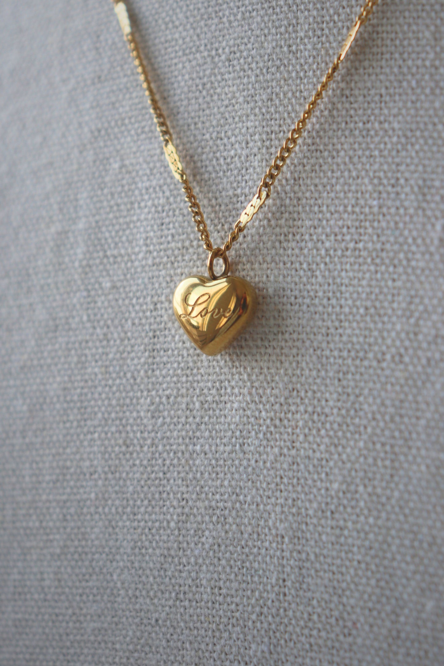 COLLIER LOVA