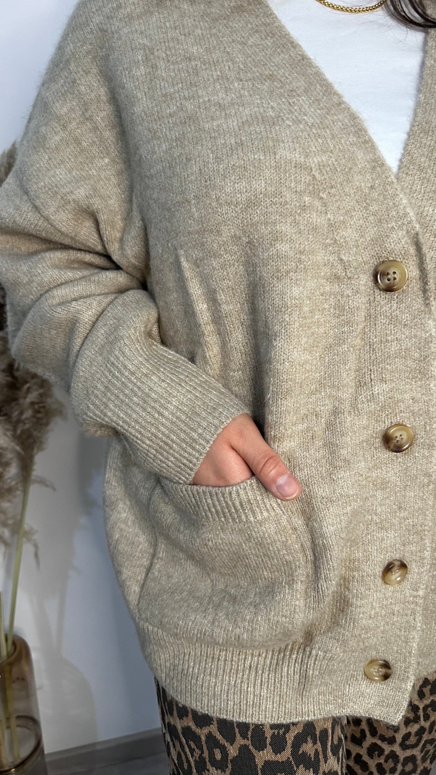 SLEEVELESS KNITTED VEST