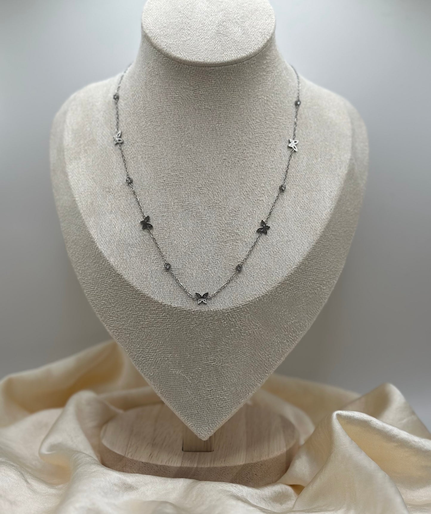 COLLIER PAPILLORA