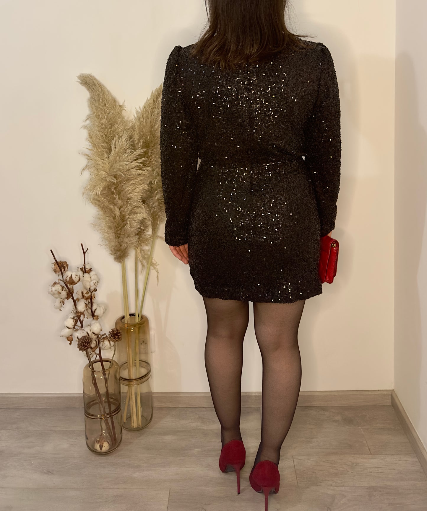 ROBE COURTE EN SEQUINS A DÉFAUT