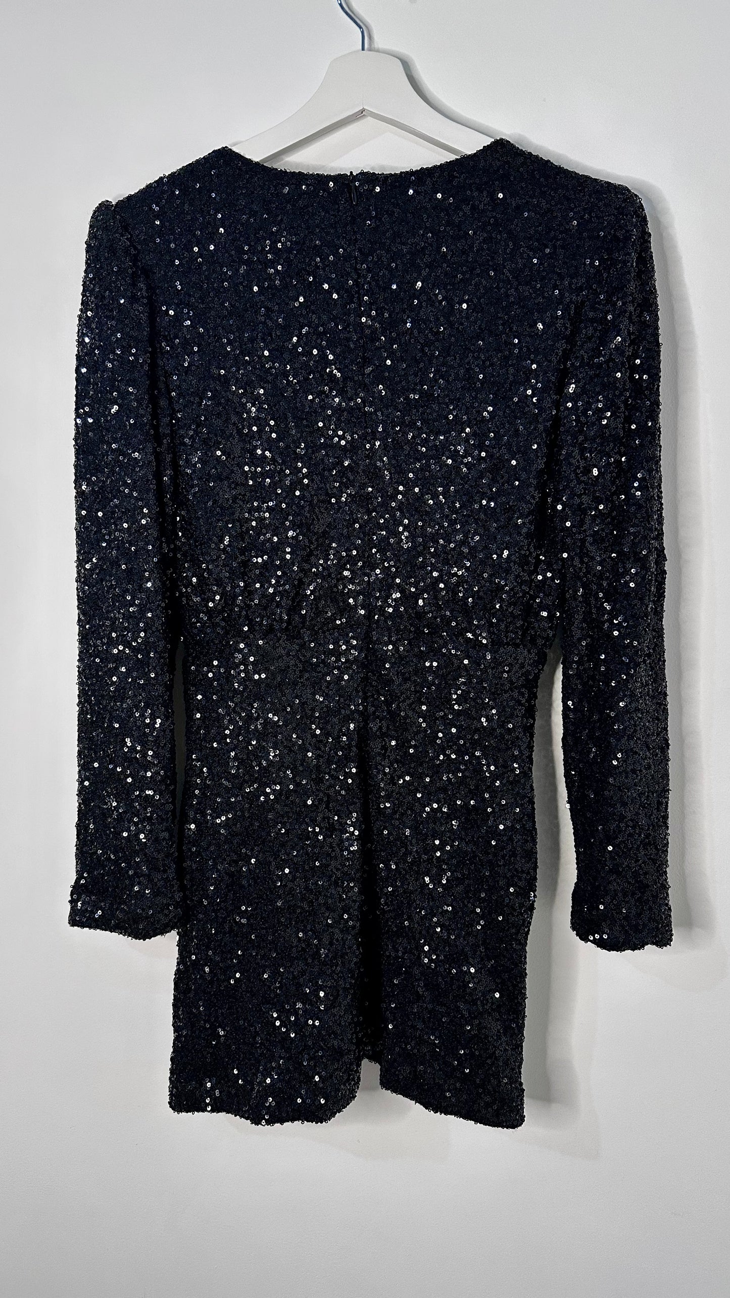 ROBE COURTE EN SEQUINS A DÉFAUT