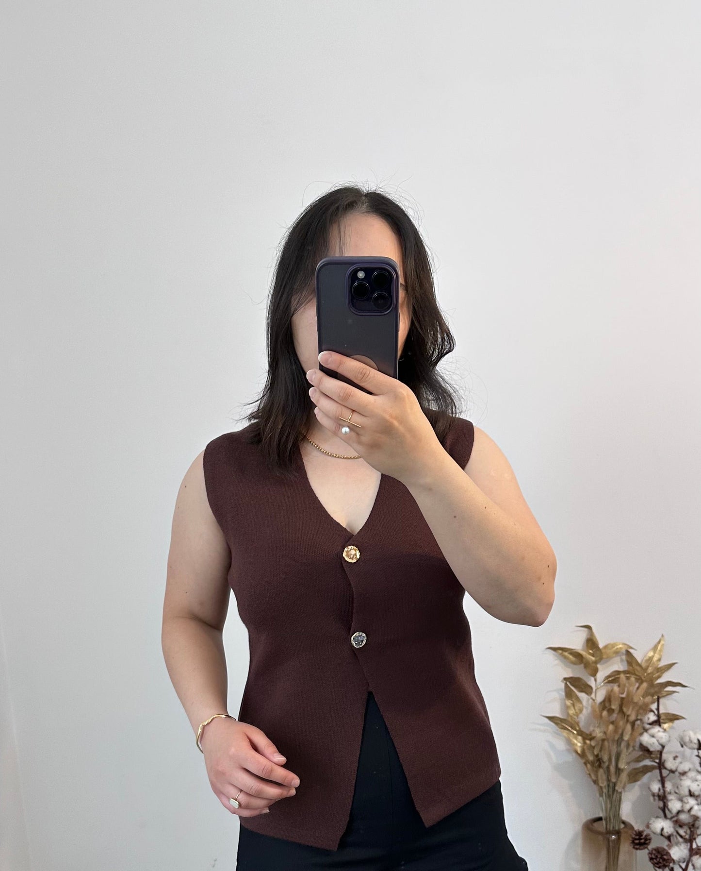 SLEEVELESS KNITTED VEST
