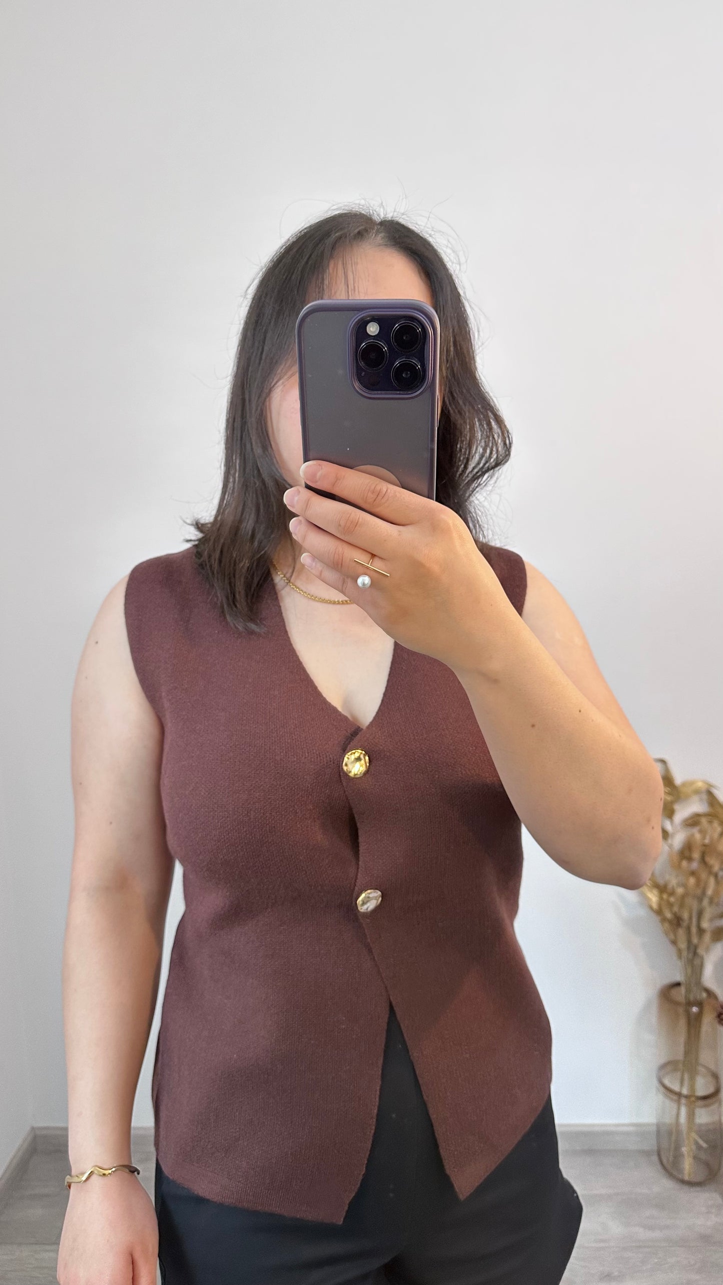 SLEEVELESS KNITTED VEST